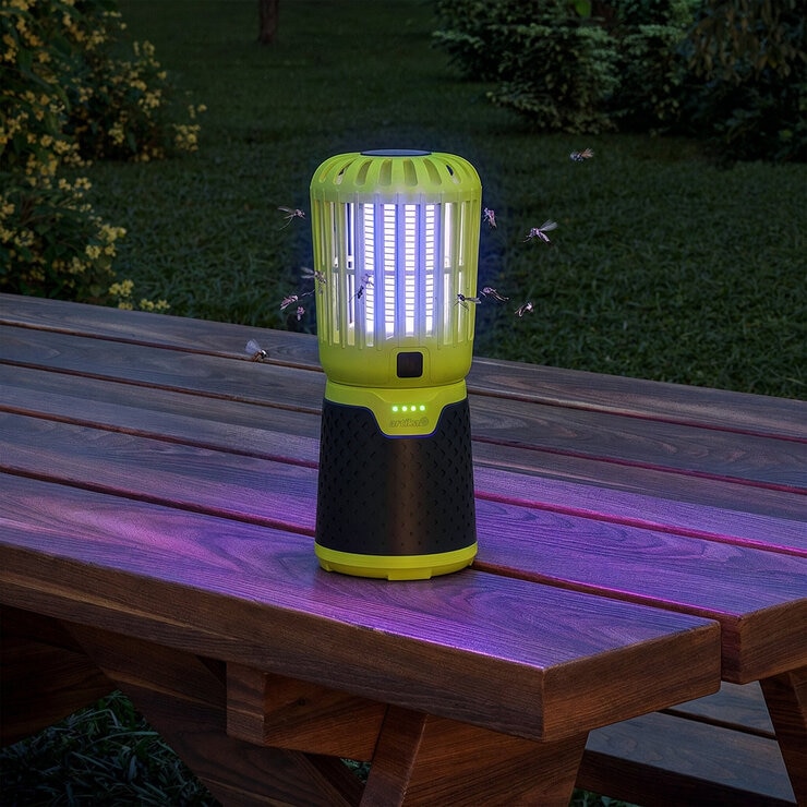 Lifestyle image of the bug zapper Lifestyle image of the bug zapper