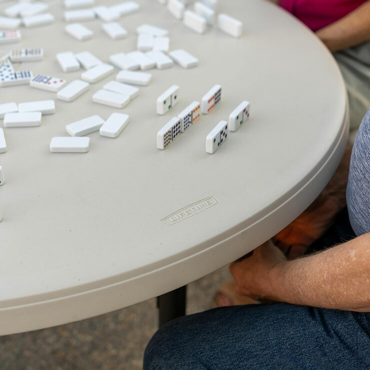 Lifetime 3.6ft (1.11m) Round Picnic Table - Model 260205