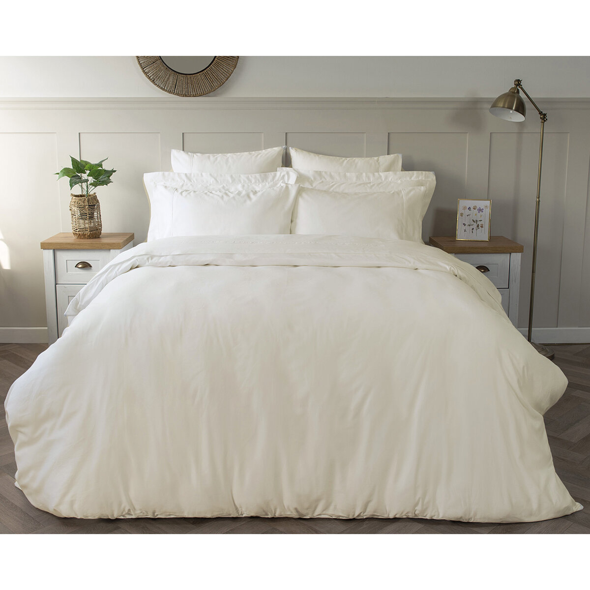 Belledorm 600 Thread Count Cotton Duvet Cover in Ivory, Double