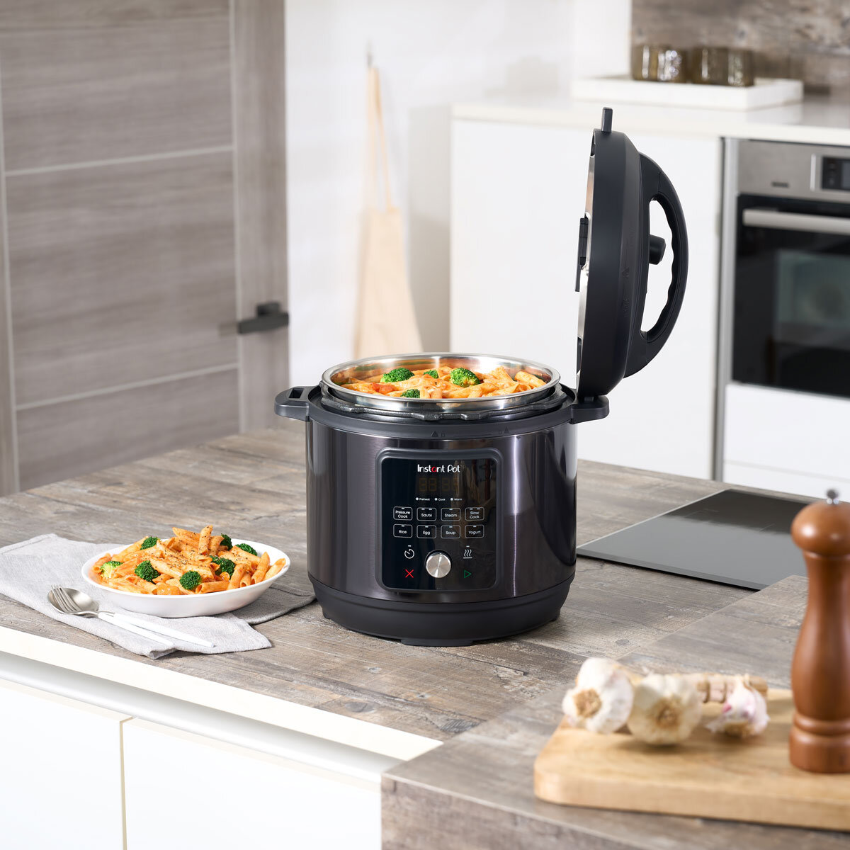 Instant Pot Duo Easy Multi-Cooker Lifestyle Image Showing Cooked Food Inside