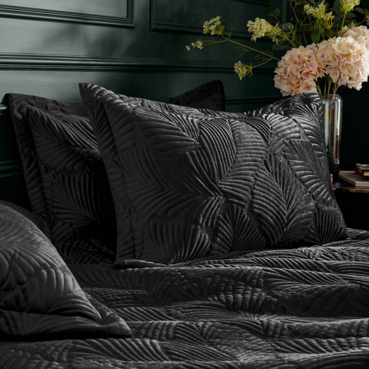 Kensington Velvet 3 Piece Bed Set in Black, Super King
