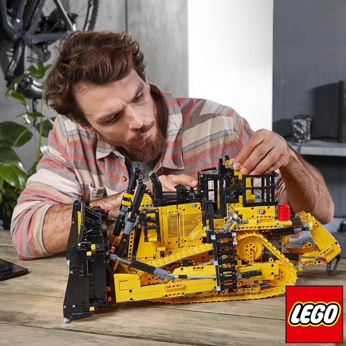 LEGO Technic App-Controlled Cat D11T Bulldozer - Model 42131 (18+ Years)