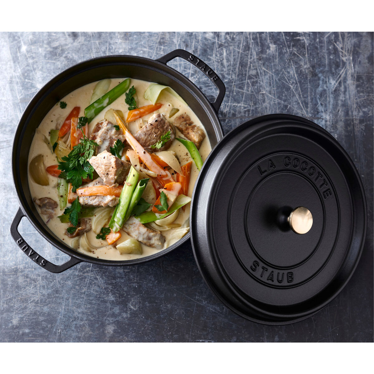 Lifestyle image of Staub 28cm with food
