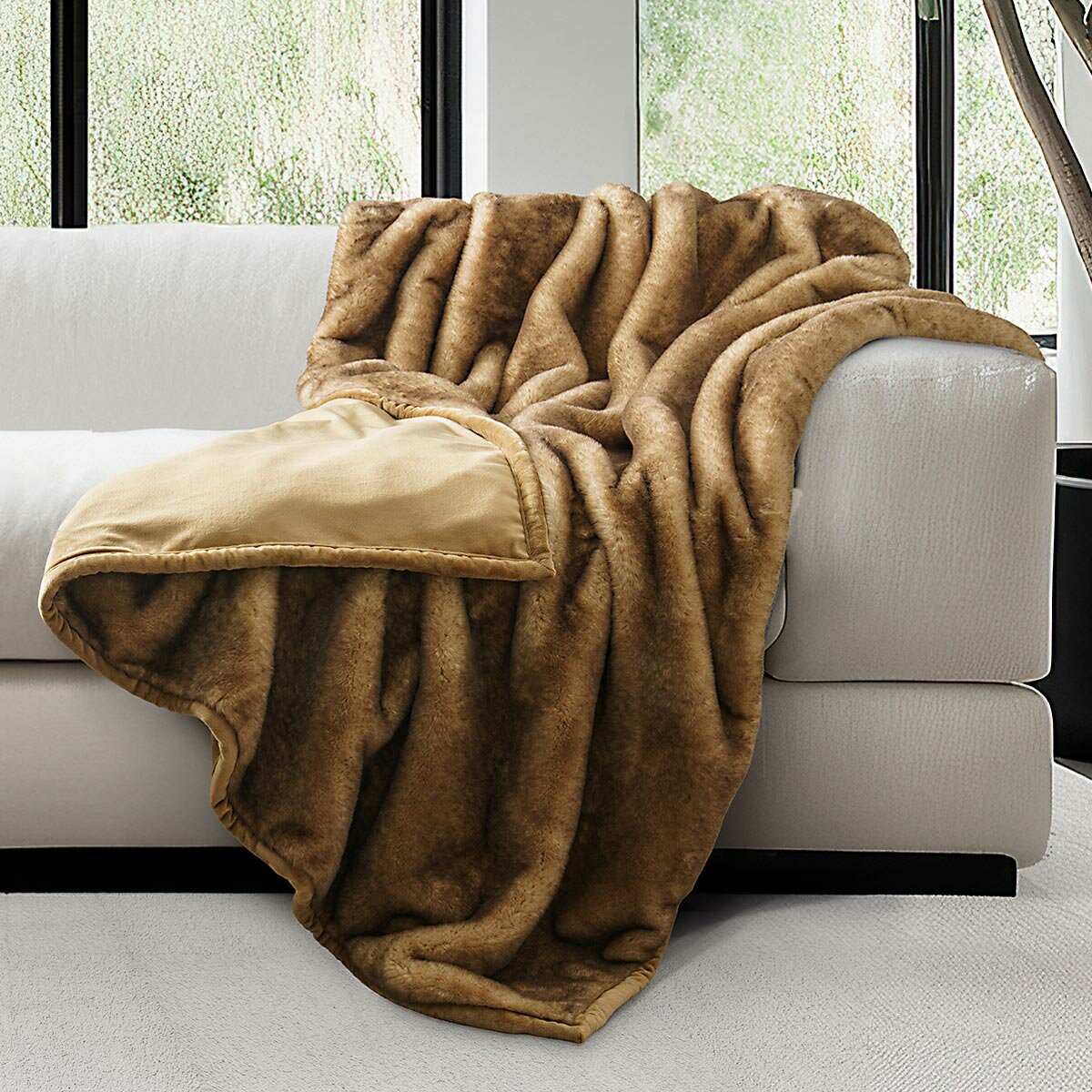 Mon Chateau Faux Fur Throw in 2 Colours, 152 x 177 cm