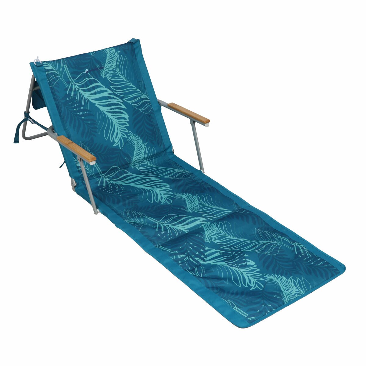 Studio image of the beach lounger, angled Studio image of the beach lounger, angled