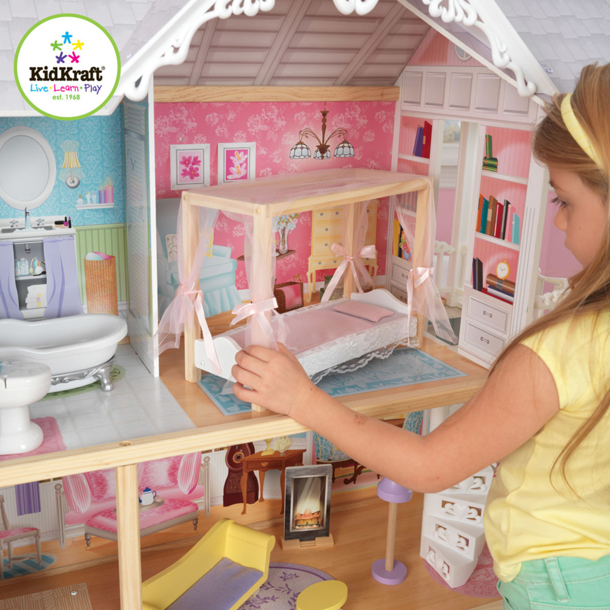 KidKraft Kaylee Dollhouse + 10 Pieces of Doll Furniture (3+ Years)