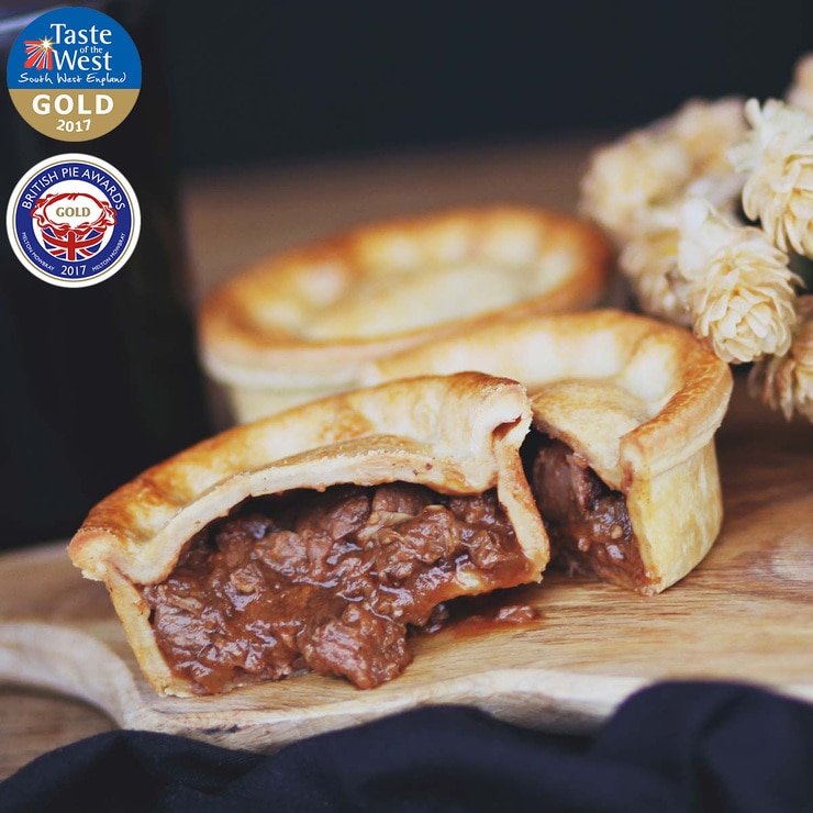 Tom's Pies Steak & Devon Blue Cheese Pies, 12 x 260g (Serves 12 people
