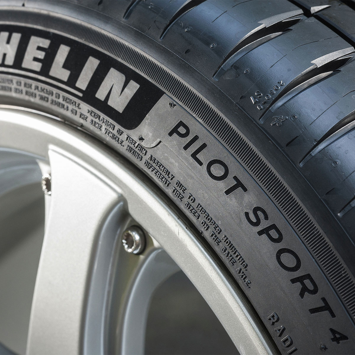 MICHELIN HL255/40 ZR21 (105Y) XL TL PILOT SPORT 4 S MO1
