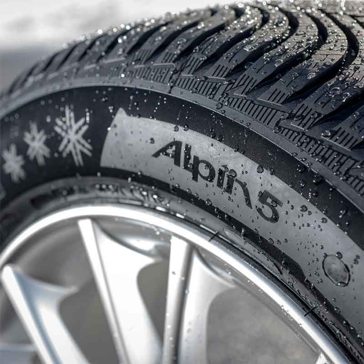 Michelin 215/55 R17 (94 V) ALPIN 5   AO