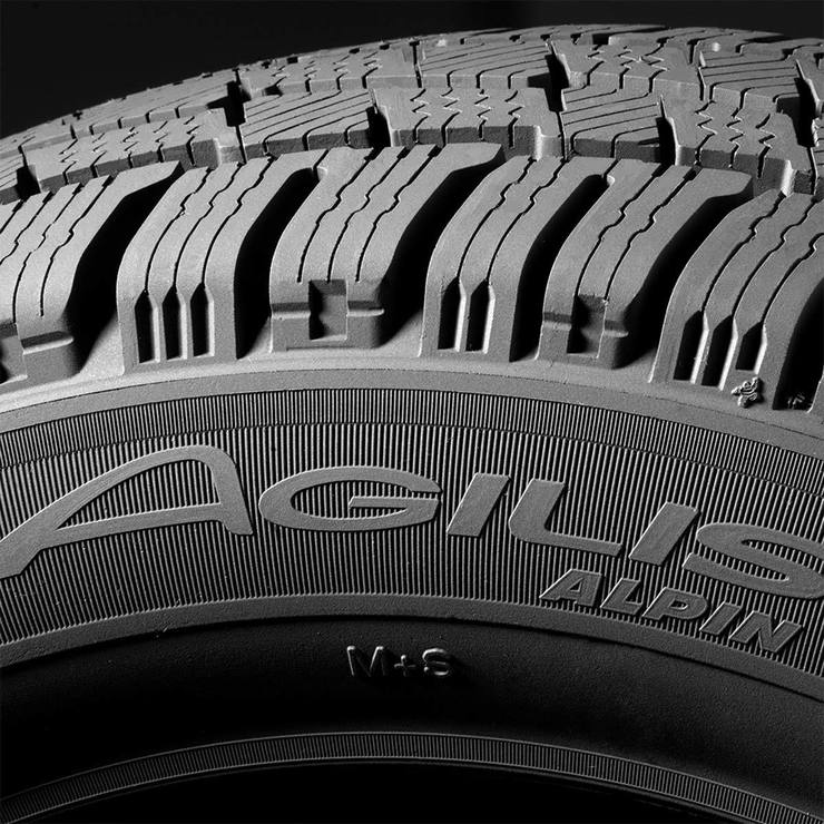 Michelin 205/70 R15 106 (R) AGILIS ALPIN